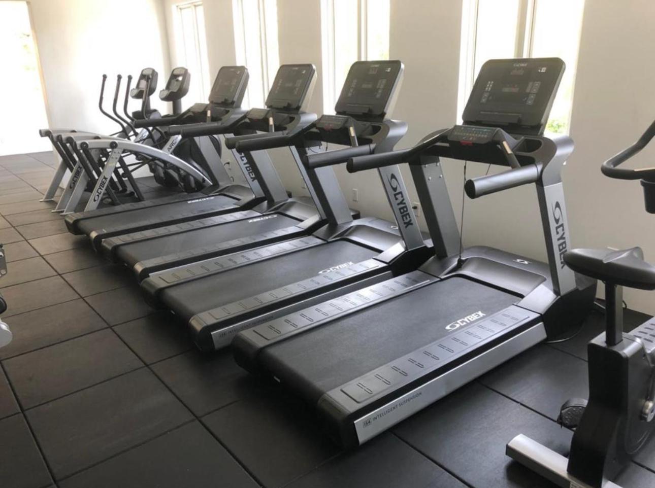 Westmoreland Hills - Mount Standfast - St James - Full Gym Membership 세인트 제임스 외부 사진